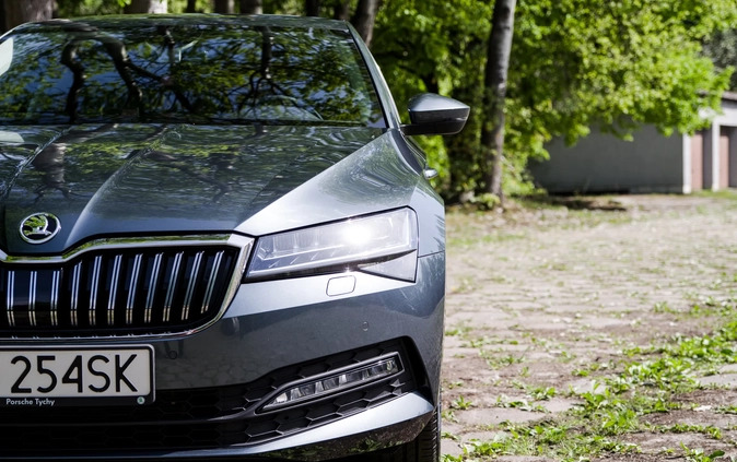 Skoda Superb cena 106899 przebieg: 59000, rok produkcji 2019 z Gozdnica małe 172